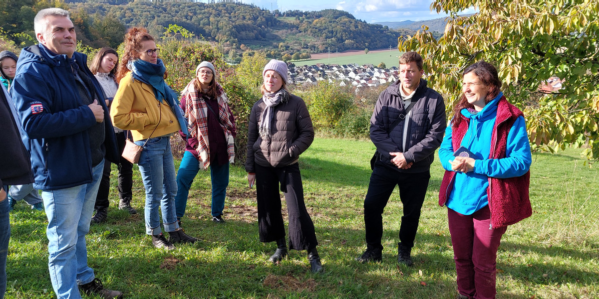 Die Saat der Zukunft säen: Eine Exkursion zu einem Biobauernhof bietet Inspiration